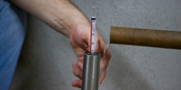 Μεγάλες ποσότητες επικίνδυνου τσίπουρου εντόπισε η ΑΑΔΕ