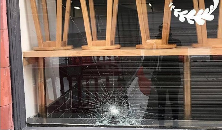 Ρατσιστική επίθεση σε ελληνικό εστιατόριο στο Μπέρμιγχαμ
