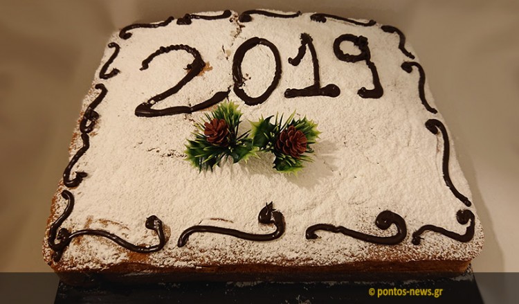 Γιατί βάζουμε φλουρί στη βασιλόπιτα και γιατί παίζουμε χαρτιά την Πρωτοχρονιά