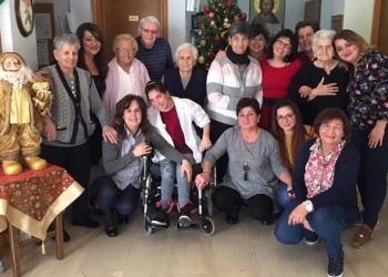 Η Εύξεινος Λέσχη Χαρίεσσας έδωσε χαρά στο Γηροκομείο Νάουσας ενόψει Χριστουγέννων
