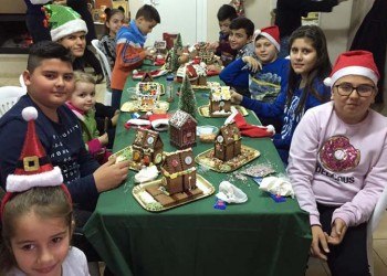 Μπισκοτόσπιτα φτιαγμένα από τα παιδιά της Ευξείνου Λέσχης Χαρίεσσας (φωτο)