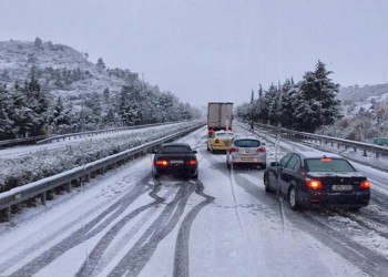 Χριστούγεννα 2018 με βροχές και χιόνια: Πού χρειάζονται αλυσίδες