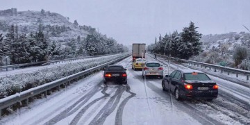 Χριστούγεννα 2018 με βροχές και χιόνια: Πού χρειάζονται αλυσίδες