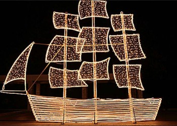 Περδίκκας Εορδαίας: Με ποντιακούς χορούς γύρω από τη φωτιά φωταγώγησαν το χριστουγεννιάτικο καράβι τους (βίντεο)