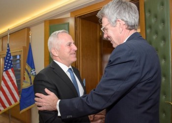 Ο Αποστολάκης έθεσε τις τουρκικές προκλήσεις στον Αμερικανό πρέσβη Τζέφρι Πάιατ