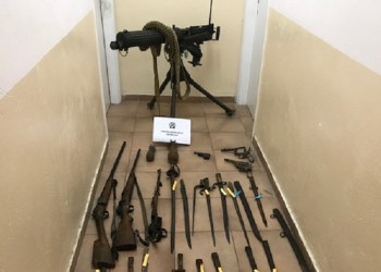 Αρχαία και όπλα βρήκαν αστυνομικοί στη Λευκάδα (φωτο)