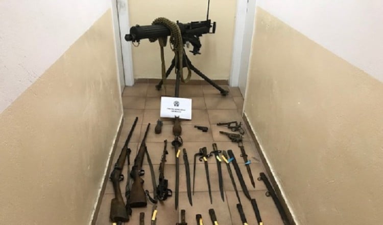 Αρχαία και όπλα βρήκαν αστυνομικοί στη Λευκάδα (φωτο)