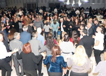 Απόλλων και Ένωση Ποντίων Καλαμαριάς γέμισαν το «Βελλίδειο» με ένα ποντιακό γλέντι που άφησε εποχή (φωτο, βίντεο)