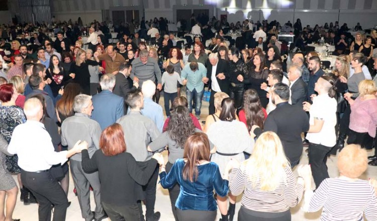 Απόλλων και Ένωση Ποντίων Καλαμαριάς γέμισαν το «Βελλίδειο» με ένα ποντιακό γλέντι που άφησε εποχή (φωτο, βίντεο)
