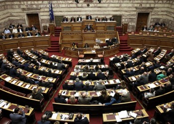 Βουλή: Κατατέθηκε η τροπολογία που ακυρώνει τη μείωση του αφορολόγητου