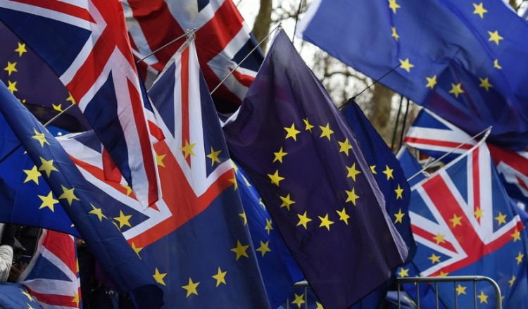 Πέντε σενάρια για το Brexit μετά την ήττα της Μέι