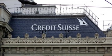Credit Suisse: Σκάνδαλο με πρωταγωνιστές πρώην στελέχη της τράπεζας