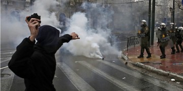 Συλλαλητήριο Μακεδονία: Σοβαρά επεισόδια στο Σύνταγμα (φωτο, βίντεο)