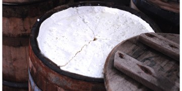 Φέτα Κεφαλονιάς, το πιστοποιημένο βαρελίσιο τυρί που όλοι ζητούν με το όνομά του