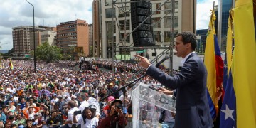 Η Ελλάδα αναγνώρισε τον Γκουαϊδό ως μεταβατικό πρόεδρο της Βενεζουέλας