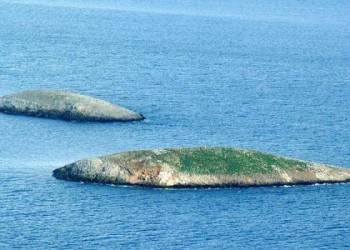 Ενός λεπτού σιγή στη Βουλή για τους ήρωες που χάθηκαν στα Ίμια