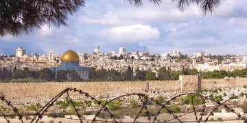 Airbnb, Booking.com, Expedia και TripAdvisor βγάζουν χρήματα από «εγκλήματα πολέμου» στη Δυτική Όχθη