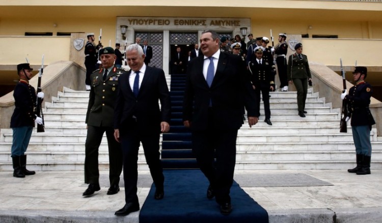 Μιράζ πέταξαν στην Αθήνα «αποχαιρετώντας» τον Καμμένο!