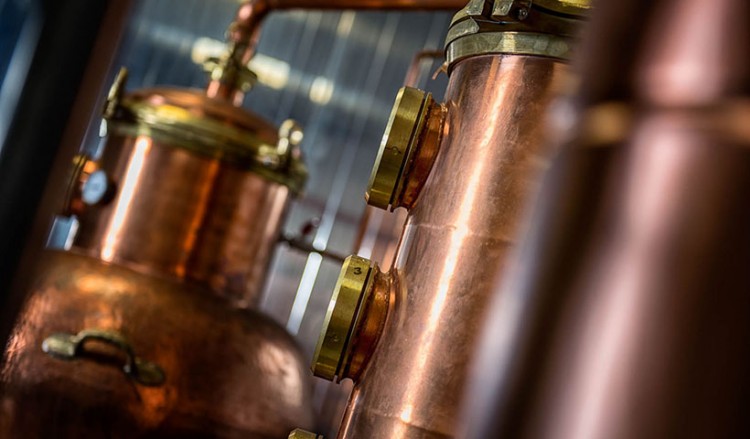 «Μεσογειακό» τζιν από την Ποτοποιία-Αποσταγματοποιία Μελισσανίδη στην Αλμωπία