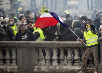 Κίτρινα γιλέκα: Στόχος και η έδρα του Γαλλικού Πρακτορείου στο Παρίσι