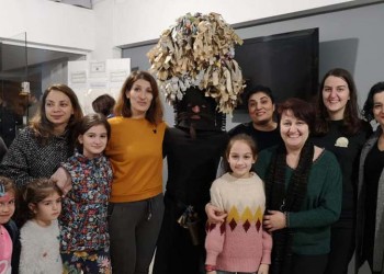 Το δρώμενο των Μωμόγερων παρουσιάστηκε και στην Κύπρο (βίντεο)