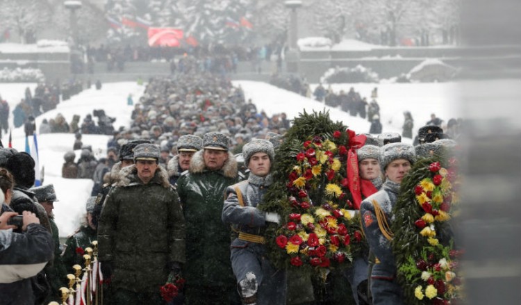 Στρατιωτική παρέλαση για την επέτειο της λήξης της πολιορκίας του Λένινγκραντ (βίντεο)