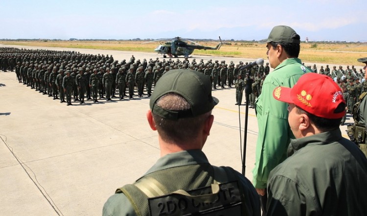 Ο Μαδούρο κατηγορεί Τραμπ και Σάντσεθ για το «πραξικόπημα» στη Βενεζουέλα