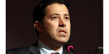 Ο Νίκος Μανιαδάκης, οι «συμβουλές» και οι διαπραγματεύσεις με τον «εντολέα» του