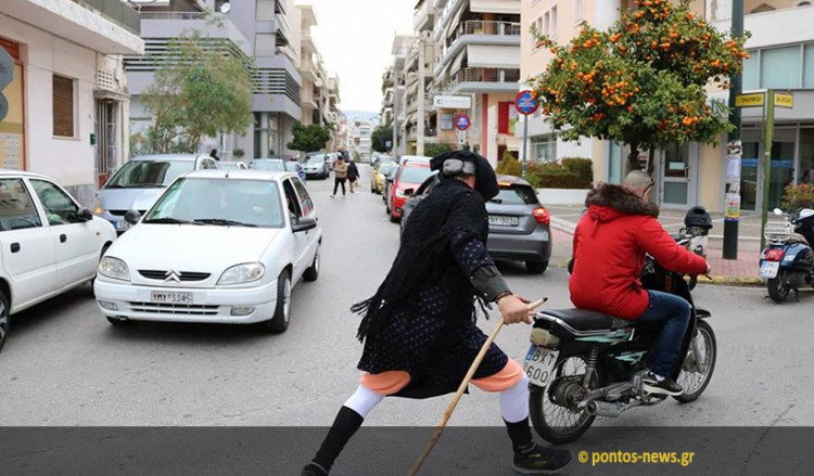 Μωμόγεροι ξεχύθηκαν στους δρόμους του Κερατσινίου και της Δραπετσώνας (φωτο, βίντεο) - Media Gallery