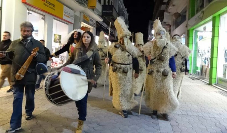 Μωμόγεροι ετοιμάζονται να... αλώσουν και την Κομοτηνή!