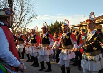 Οι Μωμόγεροι από τον Τετράλοφο Κοζάνης ευχήθηκαν καλή χρονιά (βίντεο)