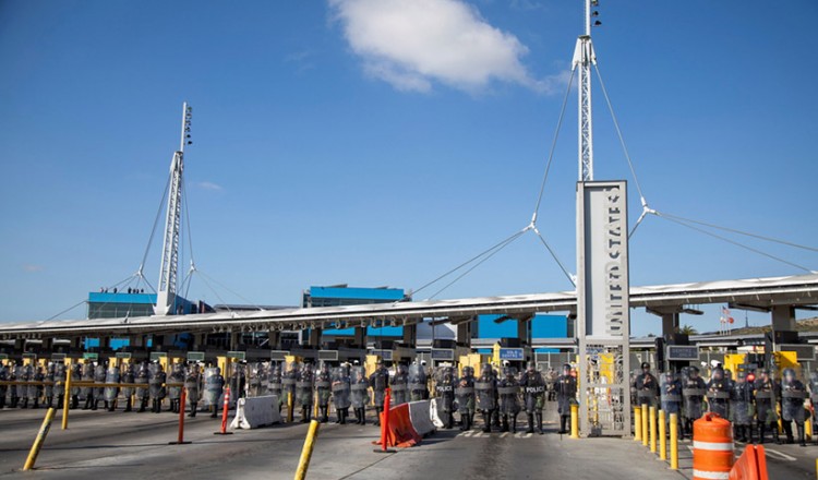 ΗΠΑ: Ο Λευκός Οίκος θέλει να χτίσει το τείχος στο Μεξικό με χρήματα του στρατού!