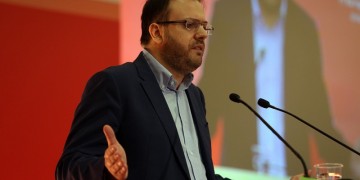 ΚΙΝΑΛ: Εκτός Κοινοβουλευτικής Ομάδας ο Θ. Θεοχαρόπουλος