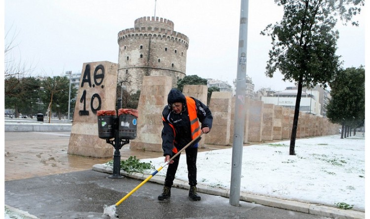 Κακοκαιρία «Ωκεανίς»: Με χιόνι ξύπνησε η Θεσσαλονίκη (βίντεο)
