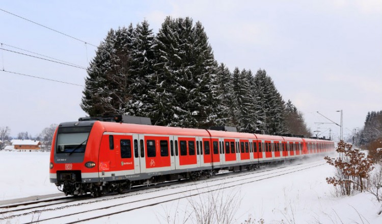 Μόναχο: Διαμαρτυρία για τις καθυστερήσεις των τρένων με… πλέξιμο κασκόλ