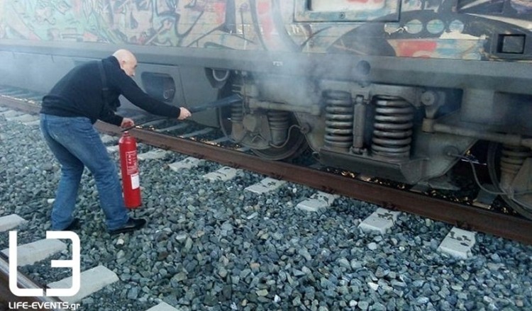 Φωτιά σε τρένο της γραμμής Θεσσαλονίκη-Αθήνα (φωτο)