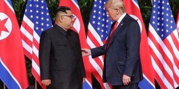 ΗΠΑ: Ο Τραμπ «διασκέδασε πολύ τον Κιμ Γιονγκ Ουν», σύμφωνα με τον Τζον Μπόλτον