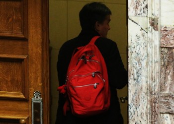 «Κόκκινα» δάνεια, αναδρομικά και πρώτη κατοικία στη συνάντηση κυβέρνησης-θεσμών