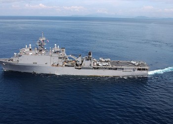 Ρωσικό πολεμικό παρακολουθεί το αμερικανικό «USS Fort McHenry» στον Εύξεινο Πόντο!