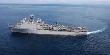 Ρωσικό πολεμικό παρακολουθεί το αμερικανικό «USS Fort McHenry» στον Εύξεινο Πόντο!