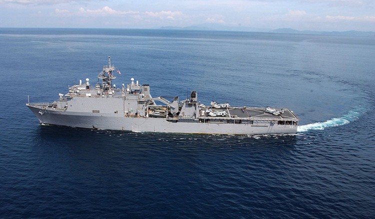 Ρωσικό πολεμικό παρακολουθεί το αμερικανικό «USS Fort McHenry» στον Εύξεινο Πόντο!