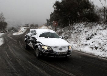 Σε πολικό κλοιό η Ελλάδα: Κλειστοί δρόμοι, πού χρειάζονται αλυσίδες