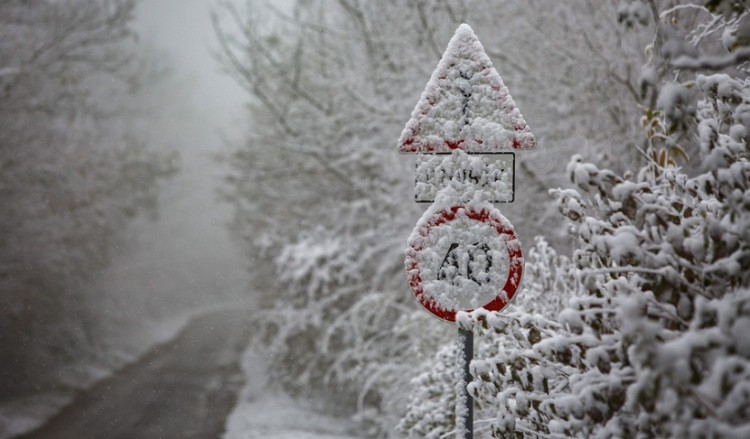 Καιρός: Έντονη χιονόπτωση και σοβαρά προβλήματα στην κυκλοφορία των οχημάτων από τη «Σοφία»