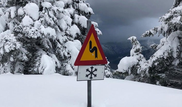 Κακοκαιρία «Σοφία»: Ποιοι δρόμοι είναι κλειστοί, πού χρειάζονται αλυσίδες