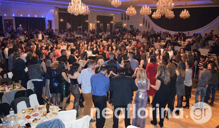 Με ποντιακό χορό υποδέχθηκαν το 2019 στην Φλώρινα (βίντεο)