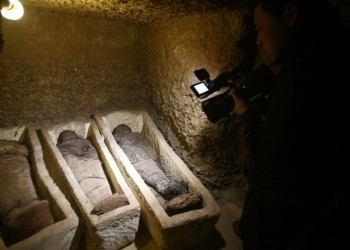 Αίγυπτος: Μούμιες ηλικίας τουλάχιστον 2.000 ετών αποκαλύφθηκαν κοντά στο Κάιρο