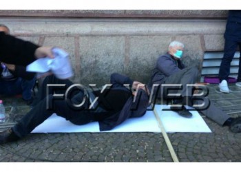 Αλβανία: Επεισόδια στα Τίρανα με χιλιάδες διαδηλωτές κατά του Ράμα (βίντεο)