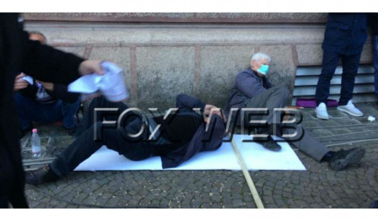 Αλβανία: Επεισόδια στα Τίρανα με χιλιάδες διαδηλωτές κατά του Ράμα (βίντεο)