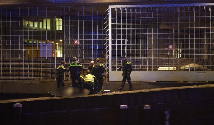 Άμστερνταμ: Ανταλλαγή πυροβολισμών από άγνωστο άνδρα με αστυνομικούς