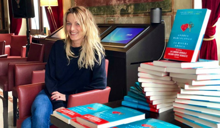 Αντρέα Μαρκολόνγκο: Η Ιταλίδα που έκανε ξανά μόδα τα αρχαία ελληνικά